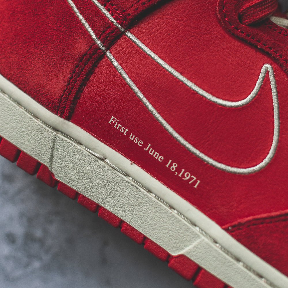 Nike Dunk High SE University Red